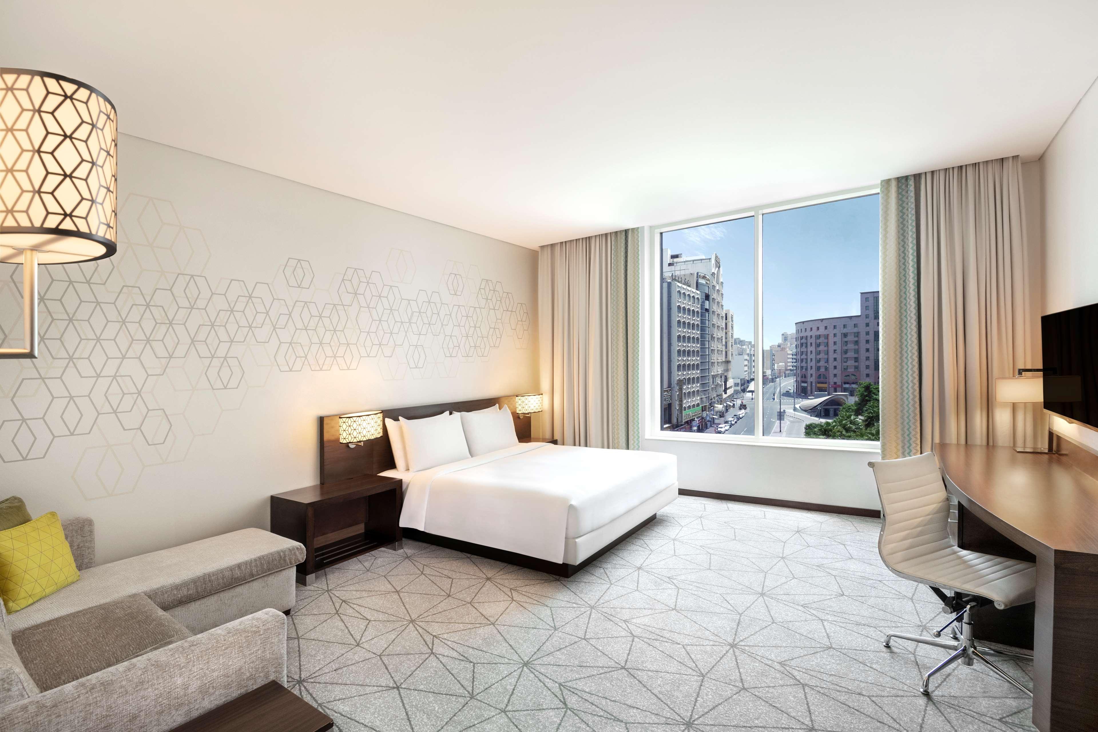 Hyatt Place Dubai Baniyas Square Exterior foto